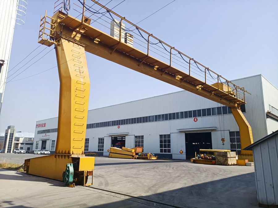 大連龍門吊廠家銷售、MDG型門式起重機、L型吊鉤門式起重機