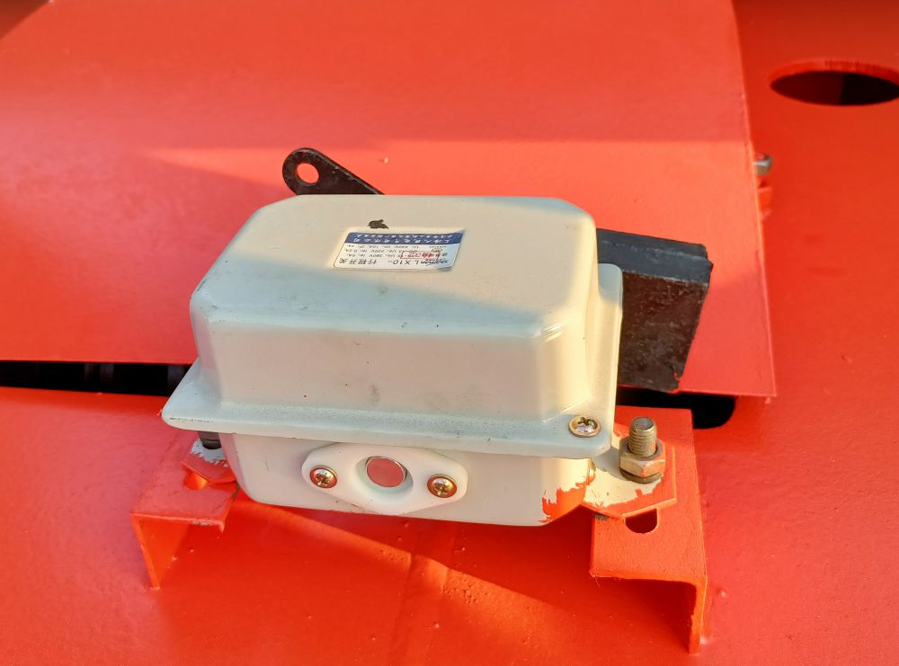 重錘行程開關(guān)廠家、型號參數(shù)、批發(fā)價格、起重電氣改造更換維修服務(wù)