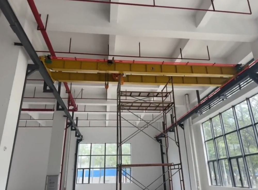 LH電動(dòng)葫蘆雙梁橋式起重機(jī)、葫蘆雙吊機(jī)、天車