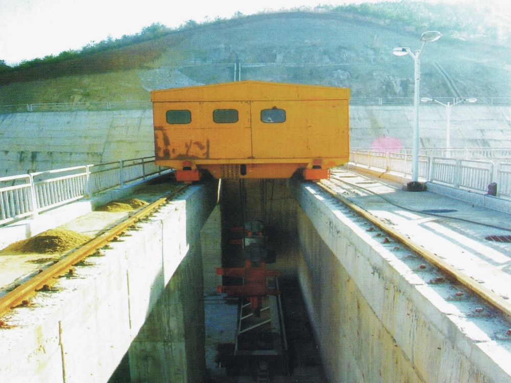 ?QT2&times;400KN單向臺(tái)車(chē)式啟閉機(jī)