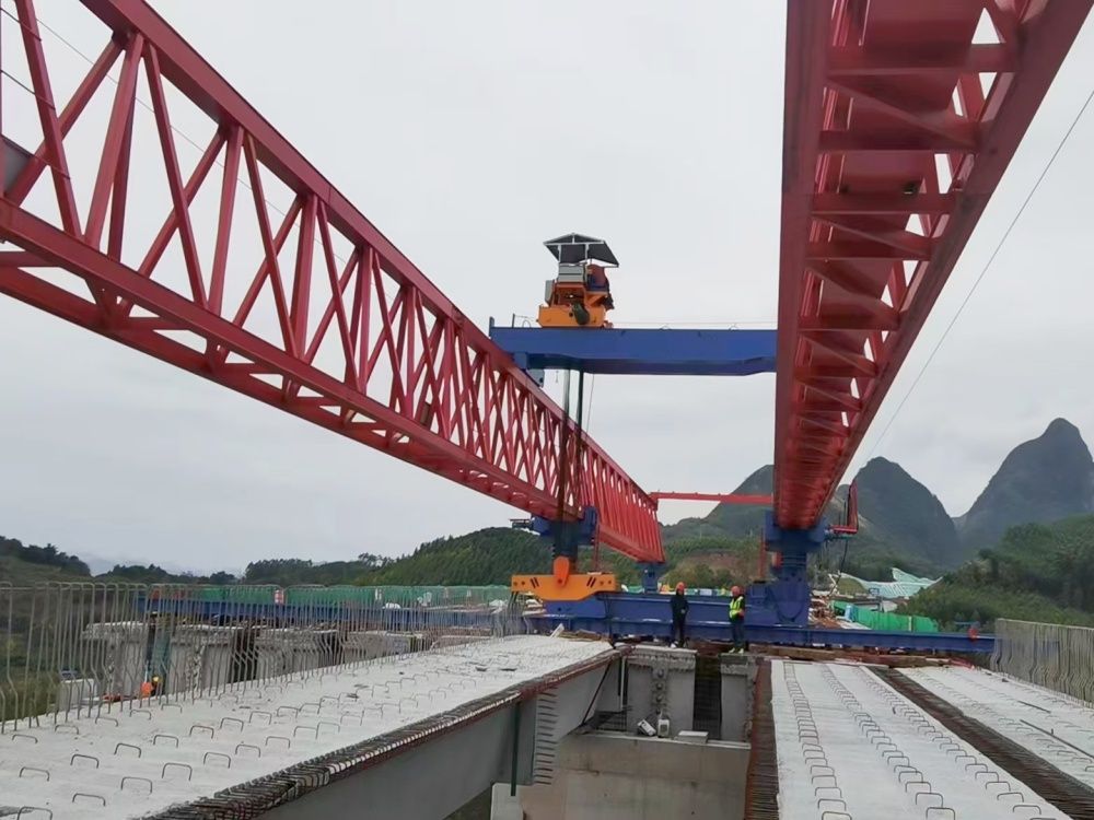 安徽架橋機、公路高鐵架橋機、鐵路客專架橋機、自平衡架橋機