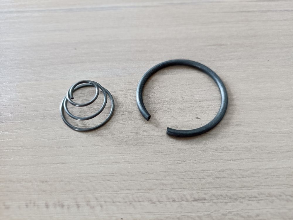 新鄉(xiāng)彈簧、卡簧、拉簧、異形簧生產(chǎn)廠家-長(zhǎng)垣縣南墻彈簧廠