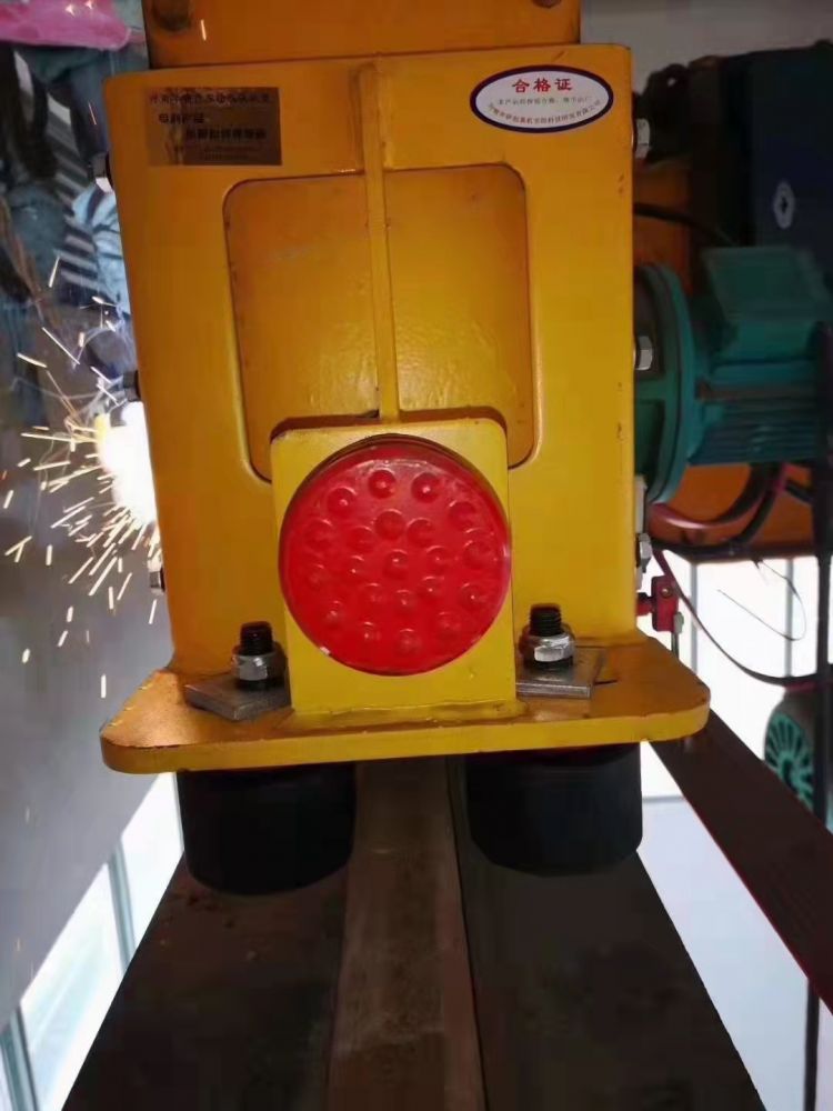 起重機防脫軌器、起重機防啃軌裝置