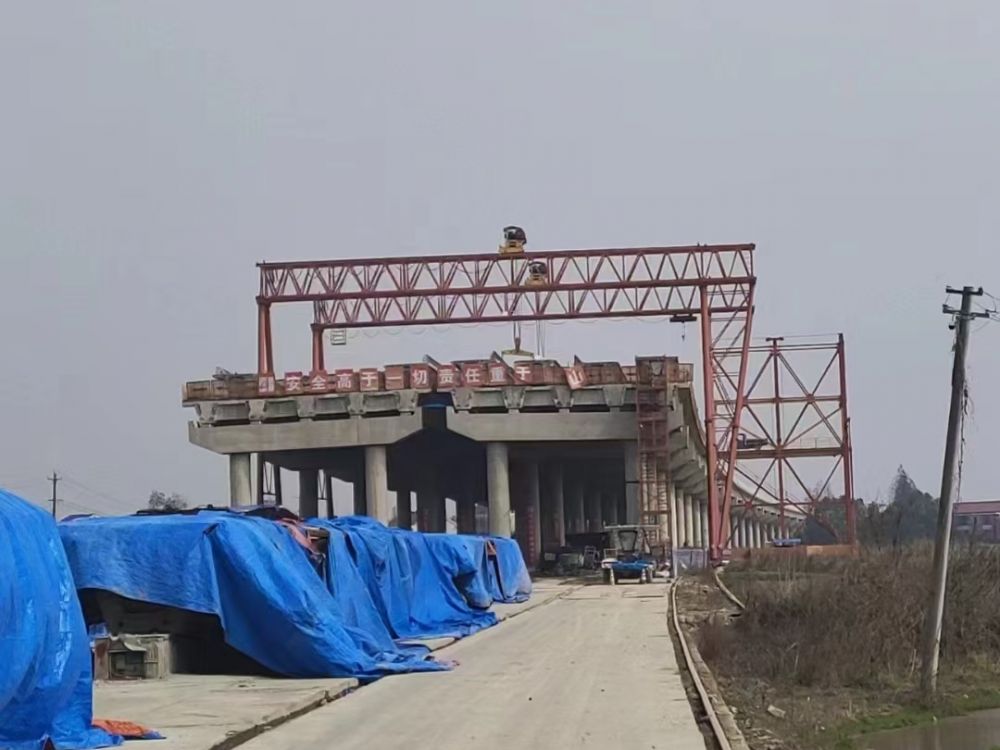 河南提梁機(jī)、路橋門機(jī)、架橋龍門吊租賃出租