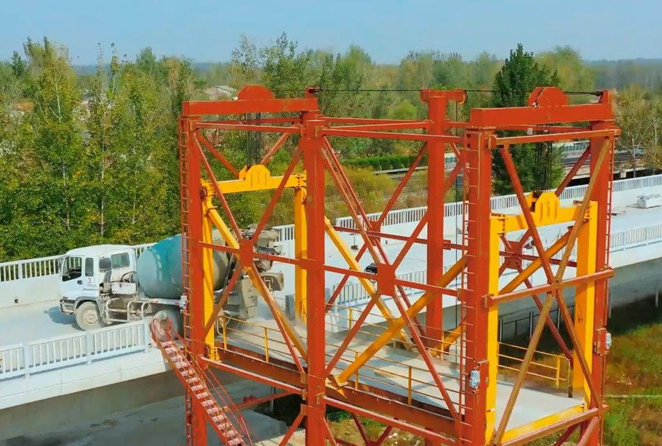 湖北宜昌路橋起重機械、混凝土罐車提升機廠家銷售、安裝維修