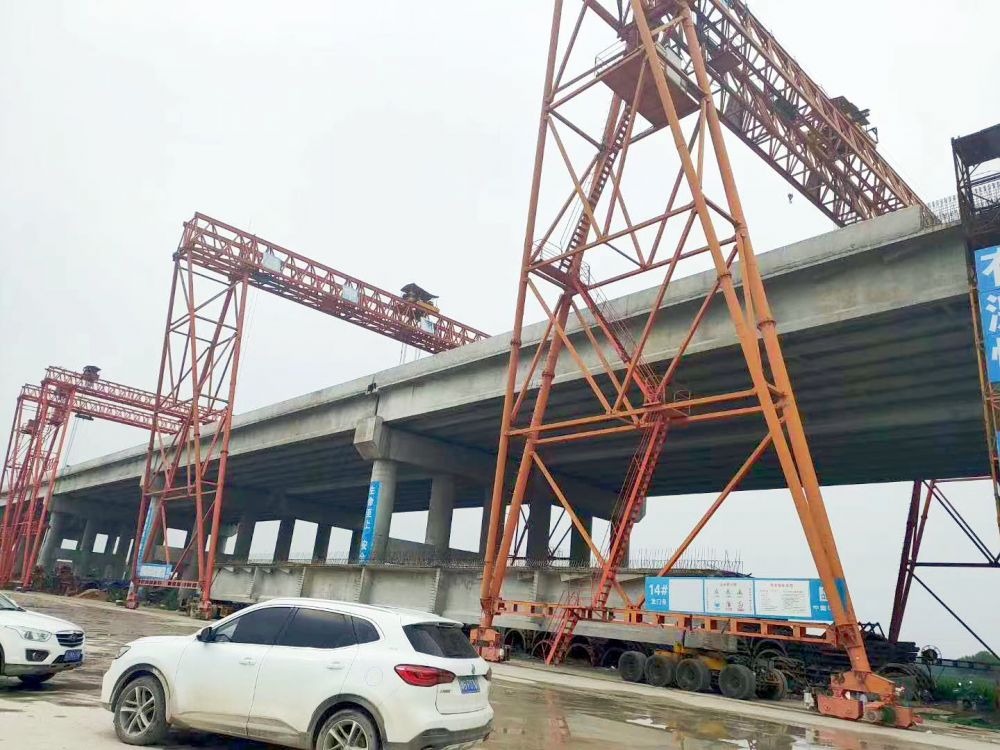 龍門吊廠家、型號(hào)、參數(shù)、電動(dòng)雙梁門式起重機(jī)、提梁機(jī)制造、安裝維修