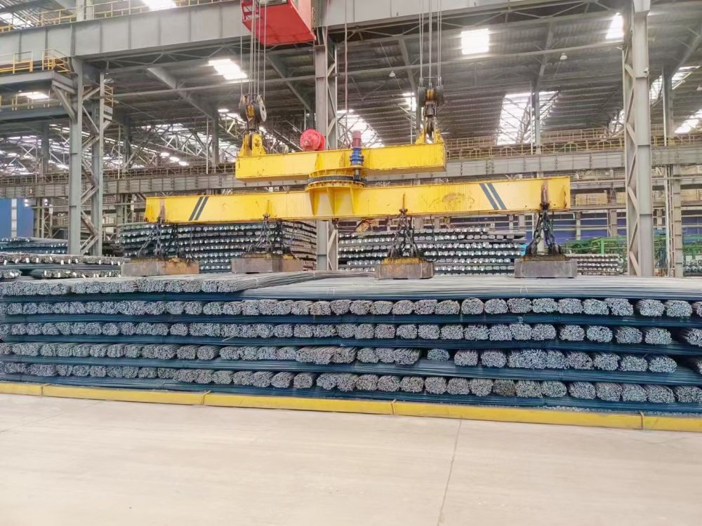 四川起重吊鉤吊具、行車大鉤、旋轉(zhuǎn)吊鉤、掛梁廠家銷售