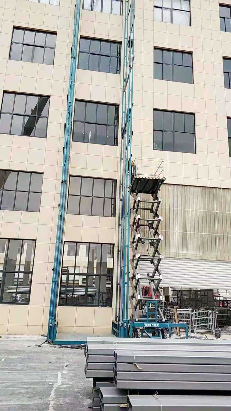 佛山液壓升降機(jī)、升降平臺(tái)、載貨升降機(jī)械設(shè)備