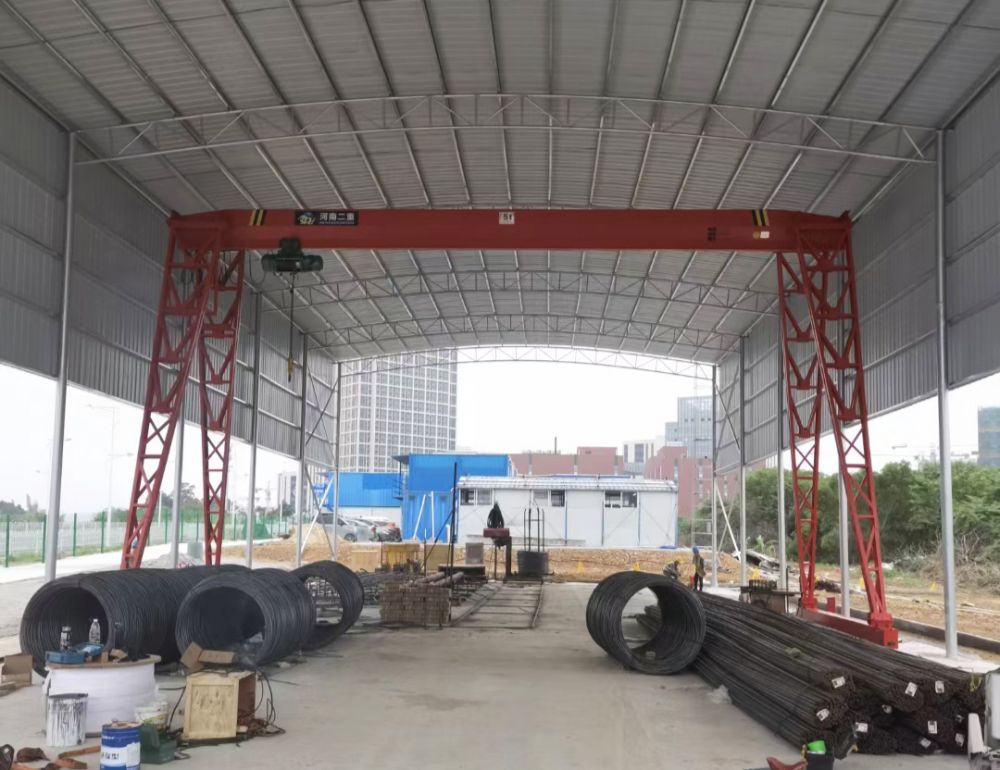 門式起重機(jī)、龍門吊廠家產(chǎn)地、MH型電動(dòng)葫蘆門式起重機(jī)