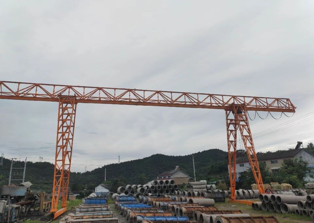 陜西西安龍門吊廠家、MH型電動(dòng)單梁門式起重機(jī)出廠價(jià)格