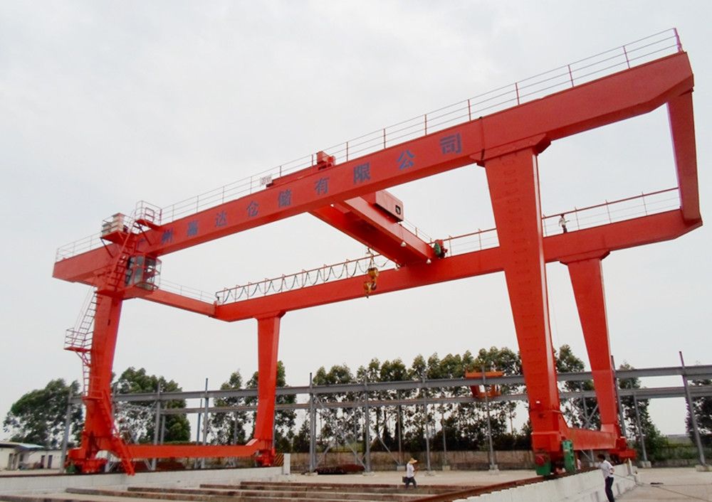 U型雙梁門式起重機.jpg