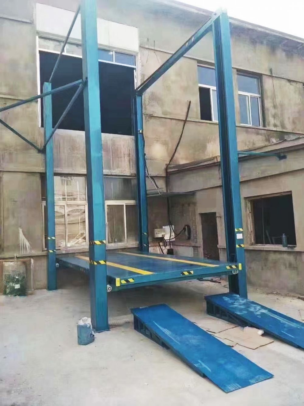 山東升降機廠家品牌、鏈條導軌式液壓升降機設(shè)計制造、安裝調(diào)試維修