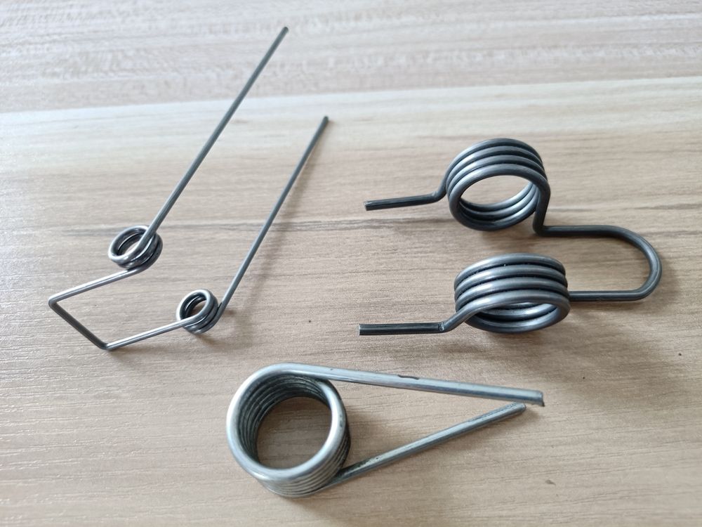 新鄉(xiāng)彈簧、卡簧、拉簧、異形簧生產(chǎn)廠家-長(zhǎng)垣縣南墻彈簧廠