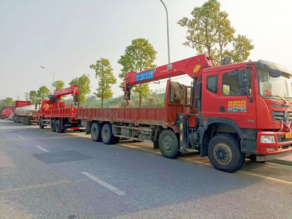 宜春市8~200t隨車(chē)吊、汽車(chē)吊出租租賃、吊裝卸車(chē)、搬遷運(yùn)輸