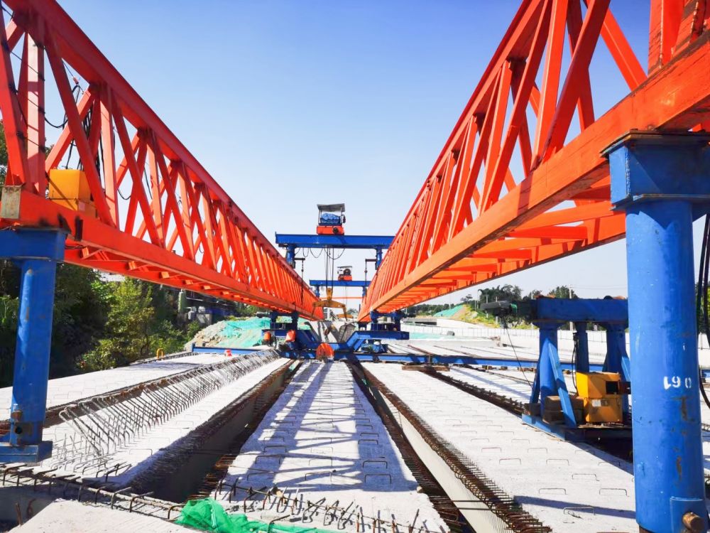 架橋機(jī)、提梁機(jī)生產(chǎn)制造廠家提供安裝調(diào)試、搬遷移裝、租賃回收