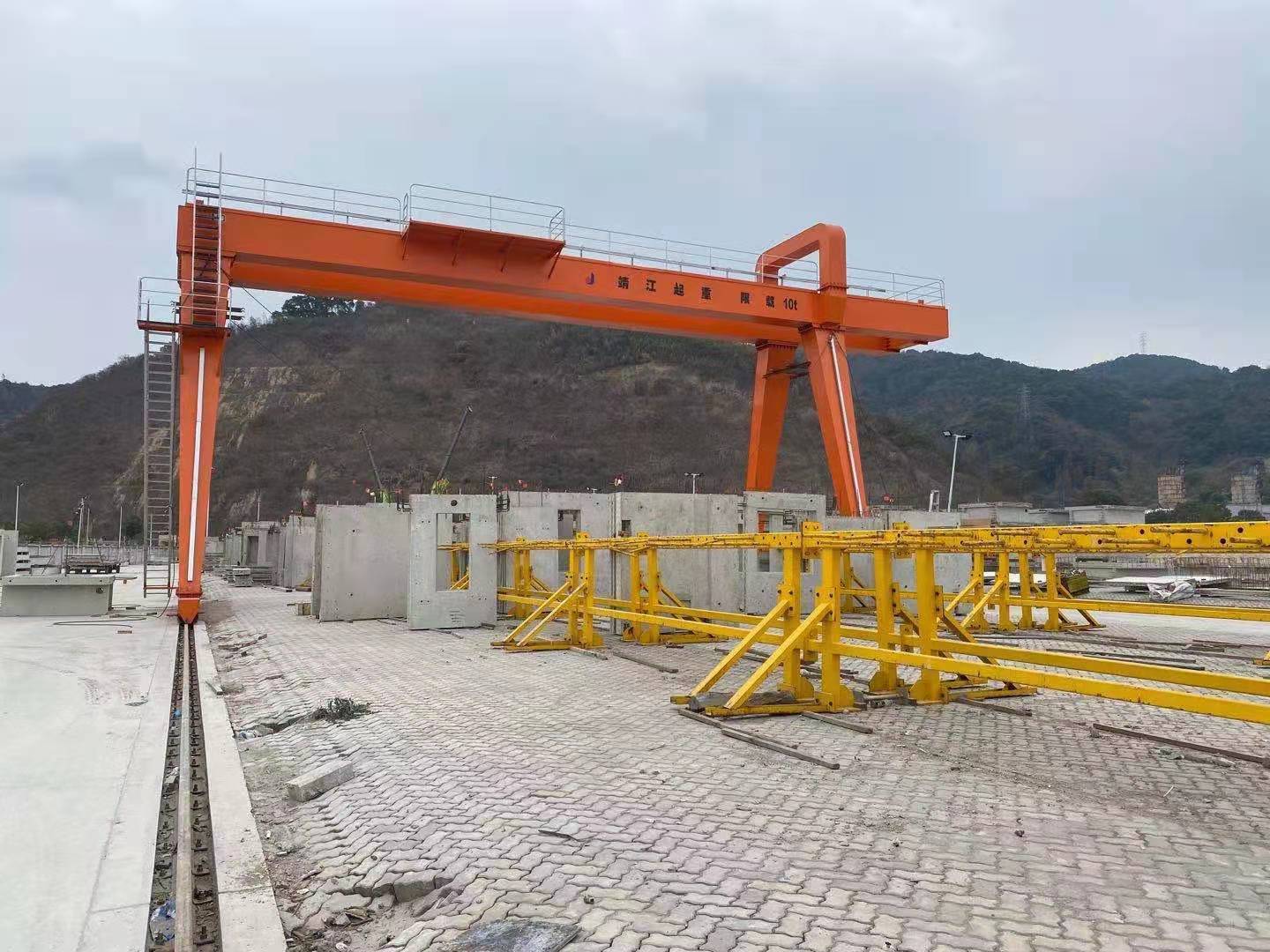 龍門吊主動輪數(shù)與總輪壓的關(guān)系