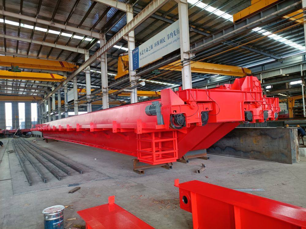 通用橋式起重機生產(chǎn)廠家、QD型吊鉤橋式起重機