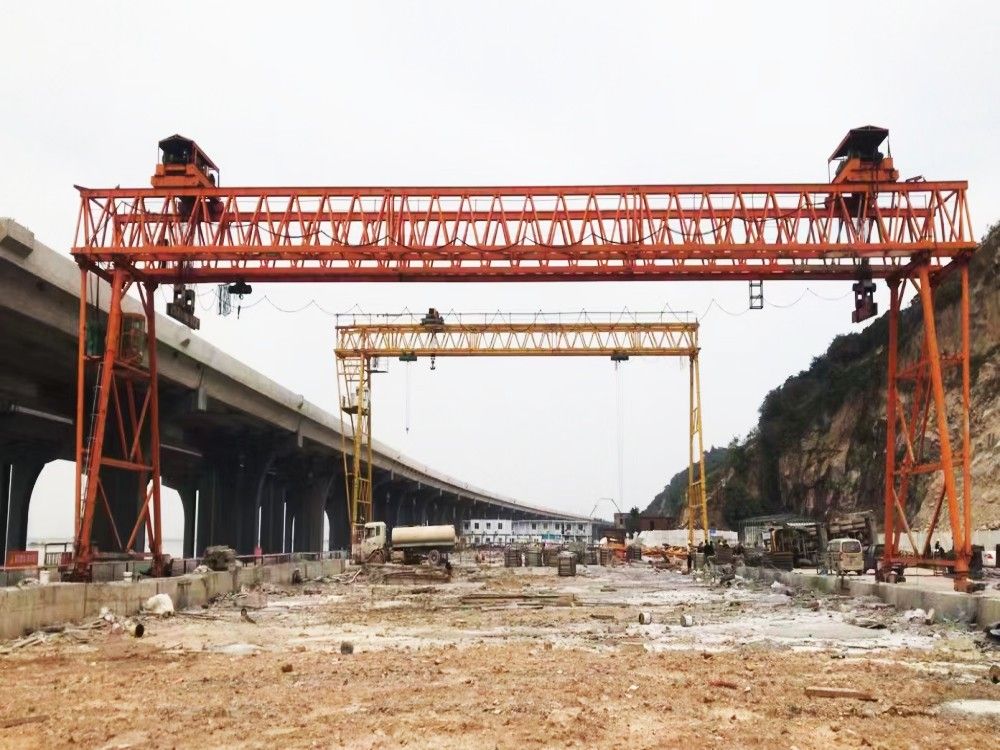 ME型雙小車桁架門式起重機(jī)