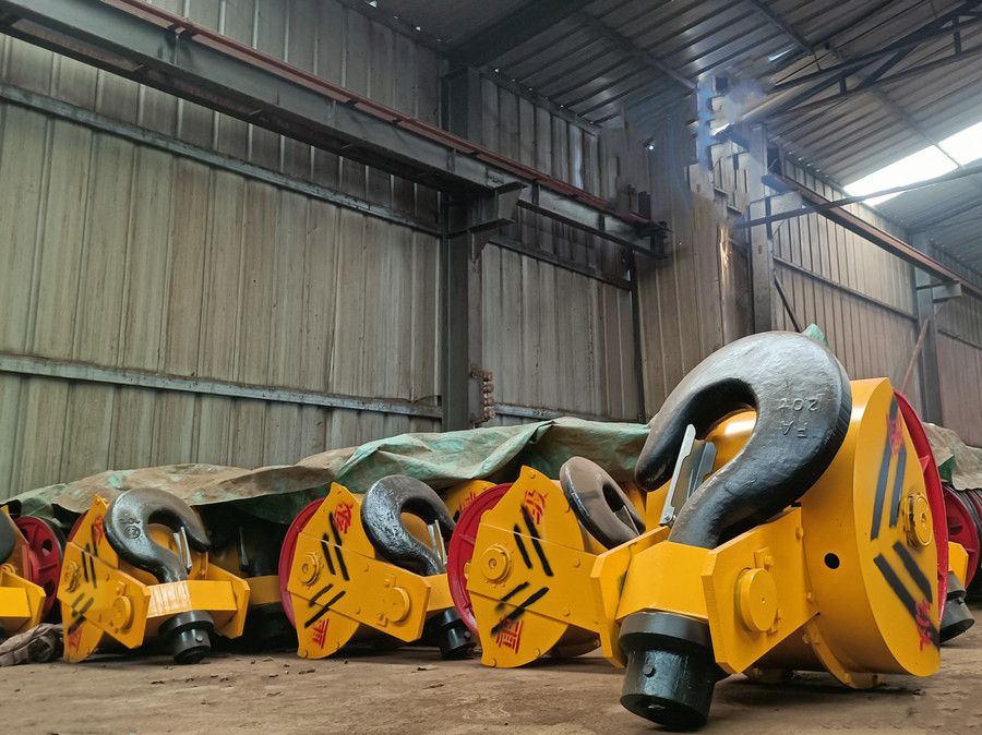 河南起重吊鉤大連經(jīng)銷、半封閉、全封閉雙梁吊鉤組配套批發(fā)