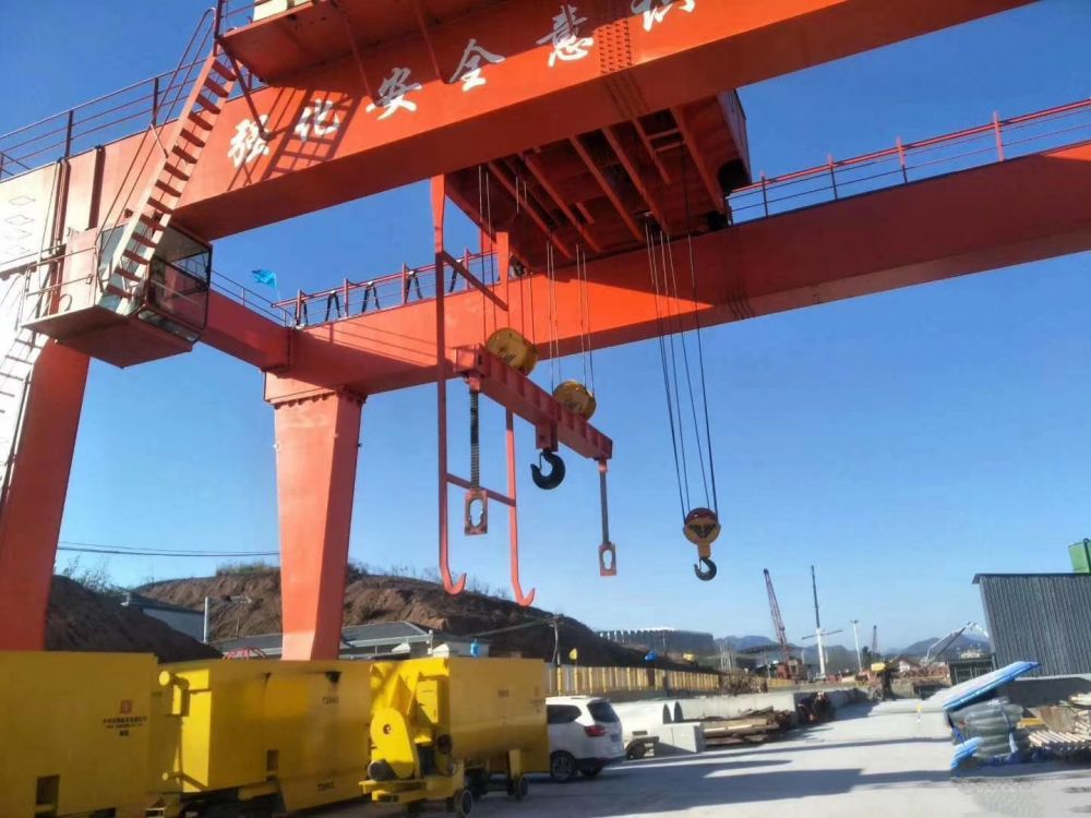 安徽雙梁門式起重機(jī)、地鐵出渣機(jī)