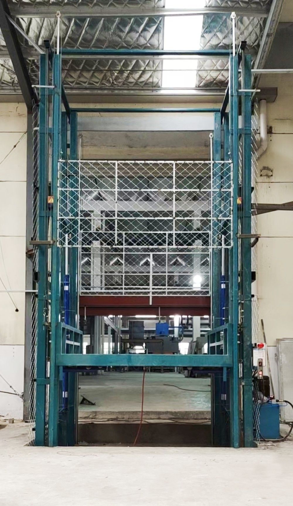 SJD鏈條導(dǎo)軌式液壓升降機(jī)、載貨提升機(jī)、載貨平臺(tái)、載貨貨梯