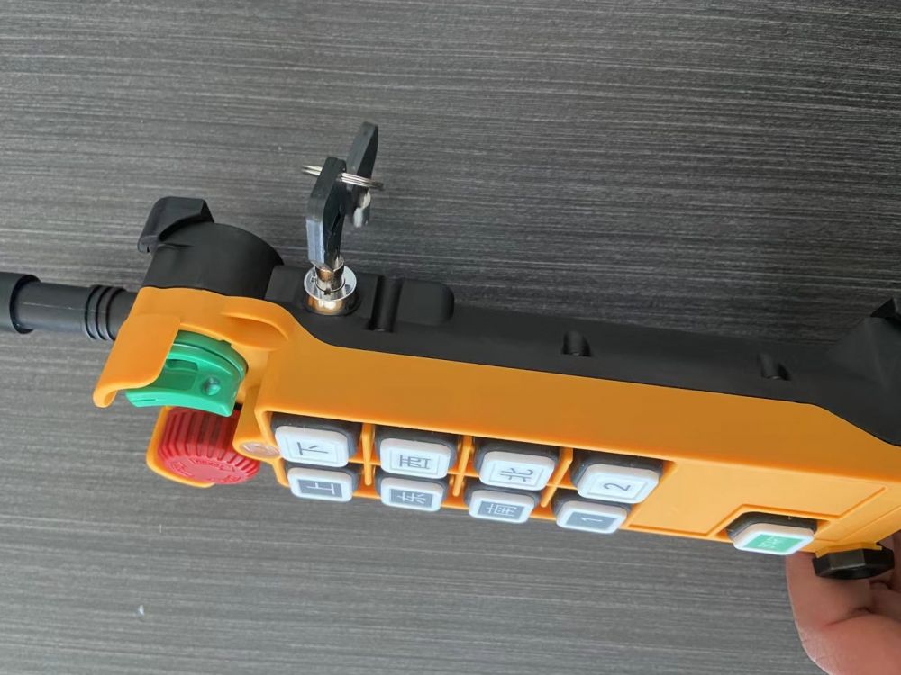 工業(yè)遙控器、禹鼎起重遙控器，符合新規(guī)帶鑰匙的無線遙控器