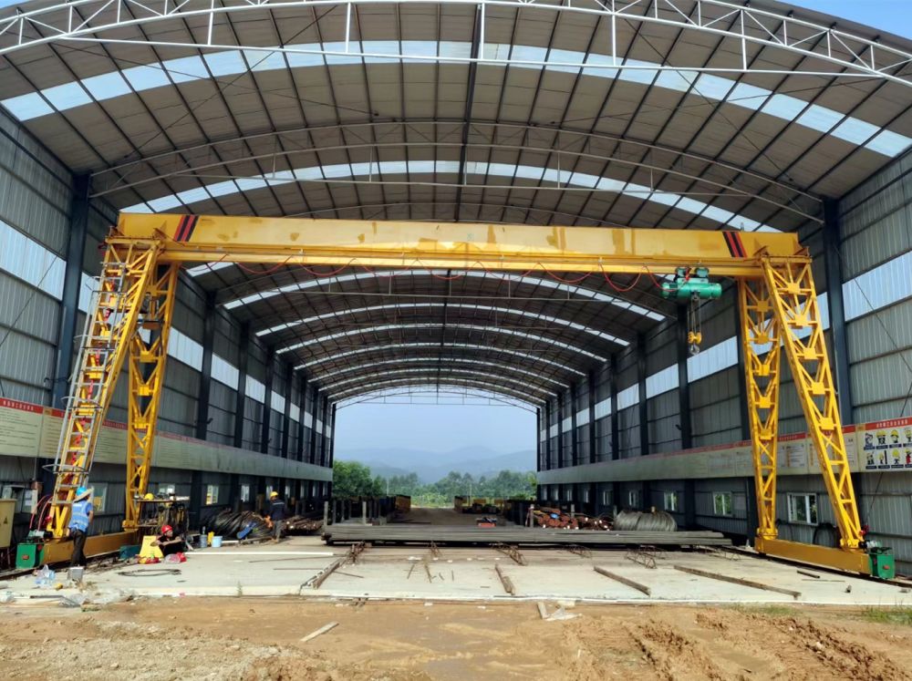 安陽龍門吊廠家、電動單梁門式起重機型號、參數(shù)及安裝維修價格