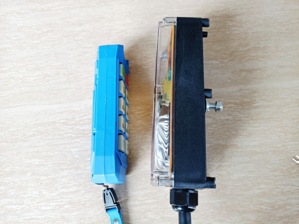 DF-8S工業(yè)遙控器側(cè)面圖片