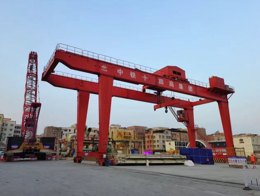 MH型雙主梁門式起重機。U型地鐵出渣機、翻渣機制造安裝、租賃服務(wù)