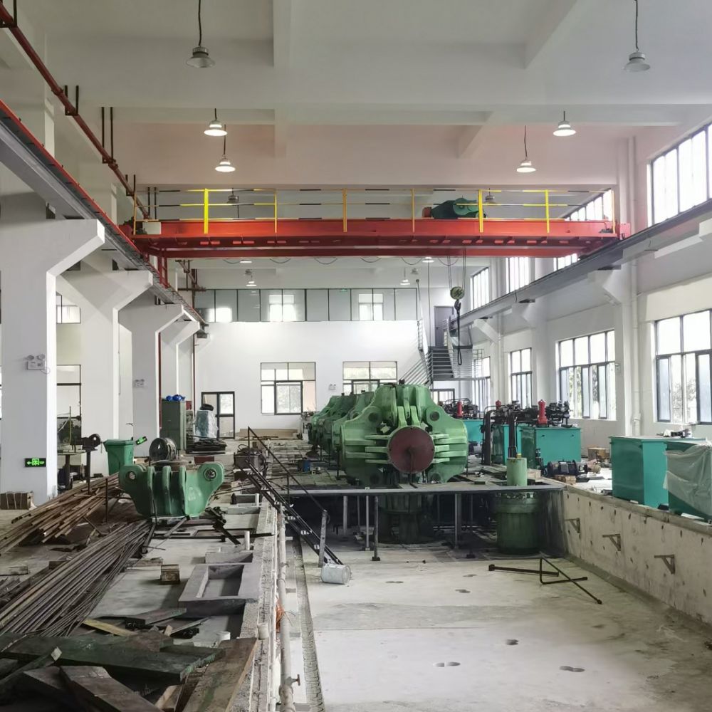 雙梁天車、雙梁吊機(jī)、QD型吊鉤橋式起重機(jī)生產(chǎn)定制、廠家品牌