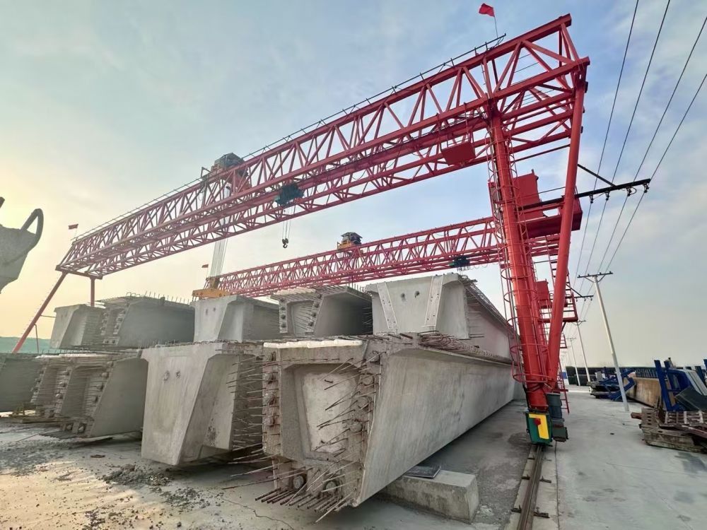 江蘇揚(yáng)州起重機(jī)廠家提供梁場(chǎng)龍門(mén)吊、提梁機(jī)租賃服務(wù)