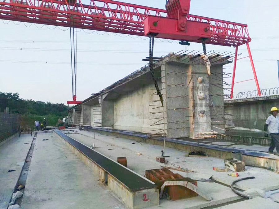 呼和浩特市提梁機(jī)、梁場龍門吊、桁架單雙梁門式起重機(jī)