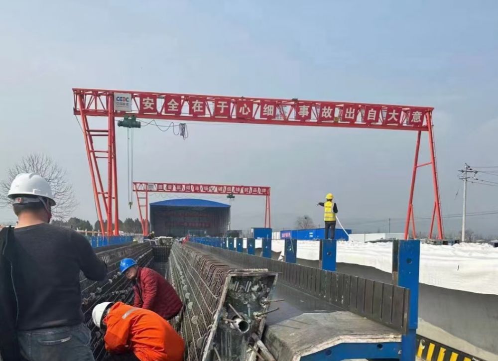 MH型倒三角單梁門式起重機(jī)、龍門吊廠家報(bào)價(jià)