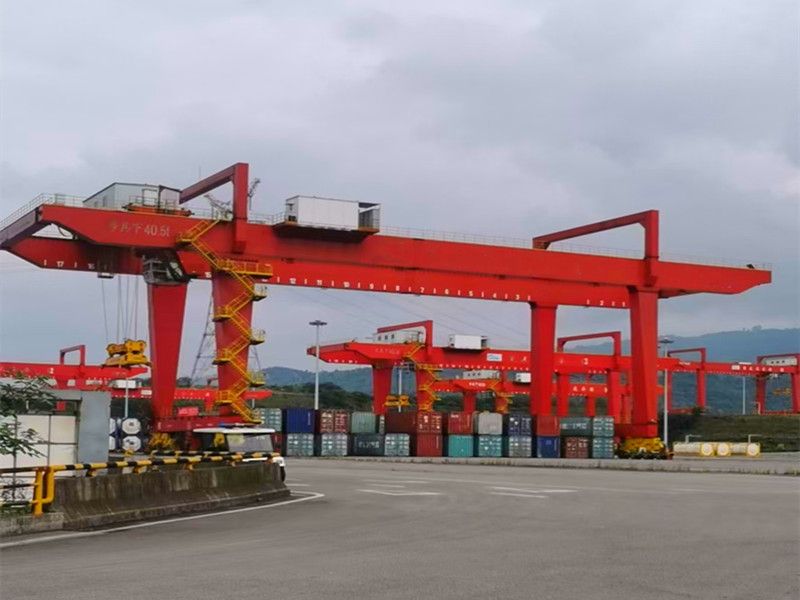 U型集裝箱門式起重機(jī)、集裝箱龍門吊廠家品牌、設(shè)計制造、安裝維修