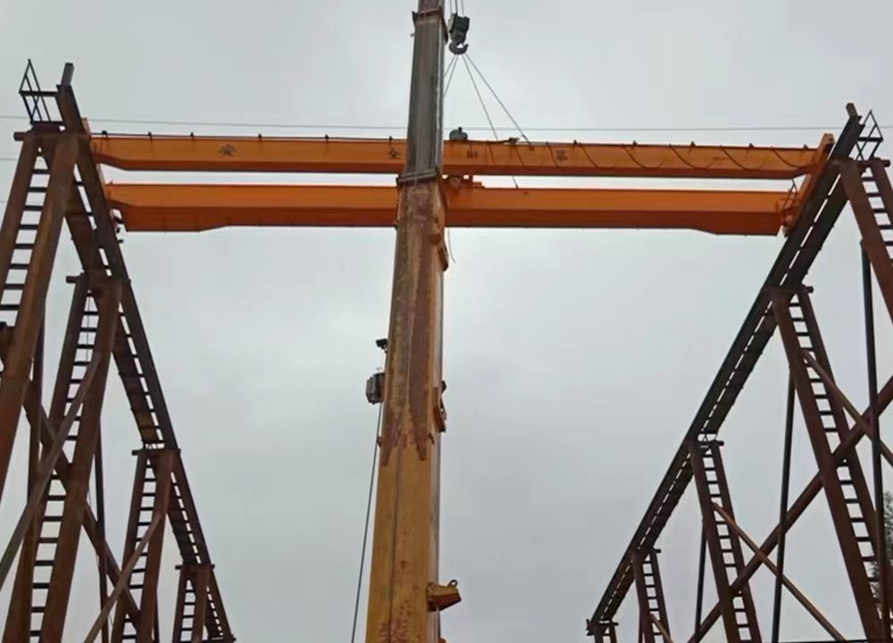 山東雙梁橋式起重機(jī)、LH型、QD型電動(dòng)雙梁起重機(jī)