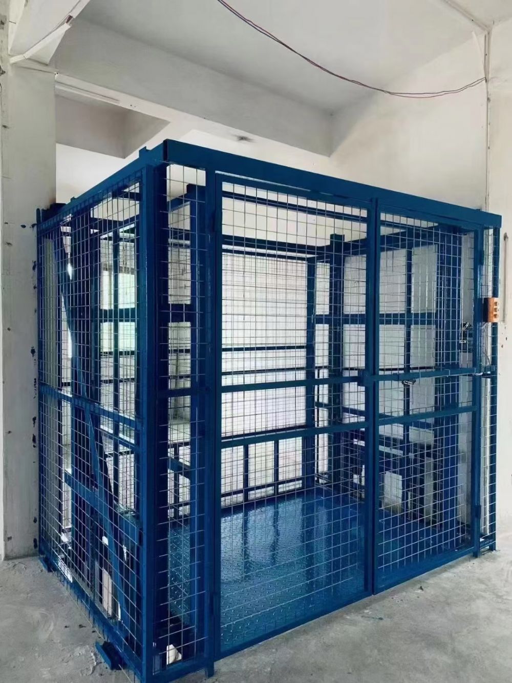 載貨液壓升降平臺、鏈條導(dǎo)軌式液壓升降機(jī)、升降貨梯