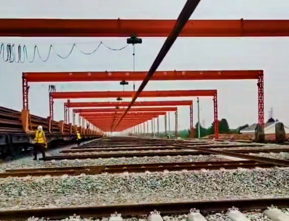 門式起重機(jī)、龍門吊群吊生產(chǎn)廠家、安裝維修保養(yǎng)