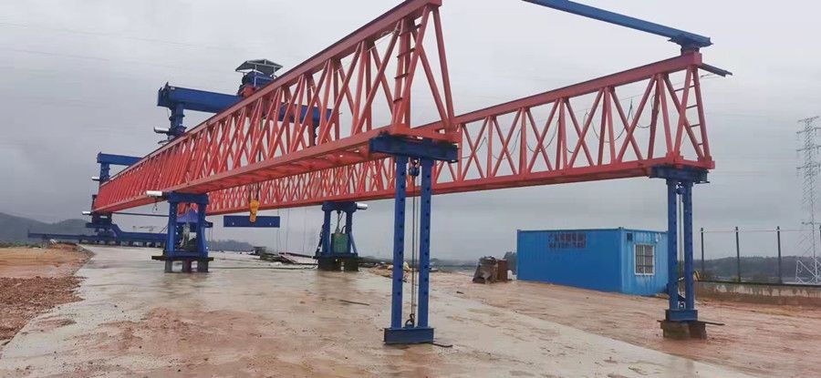 河南架橋機廠家、博利重型起重30米120噸架橋機