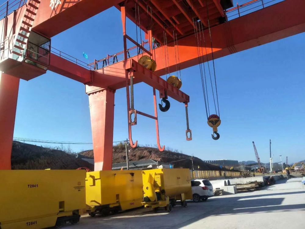 安徽雙梁門式起重機、地鐵出渣機