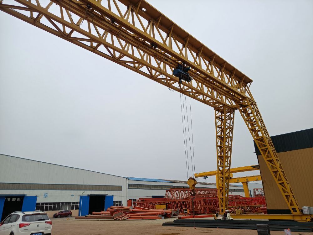 花架雙梁門式起重機(jī)、32t+5t雙梁門式起重機(jī)