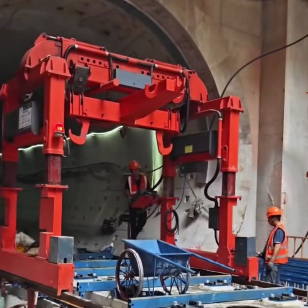 隧道鋪軌吊、液壓龍門(mén)吊、隧道門(mén)式起重機(jī)