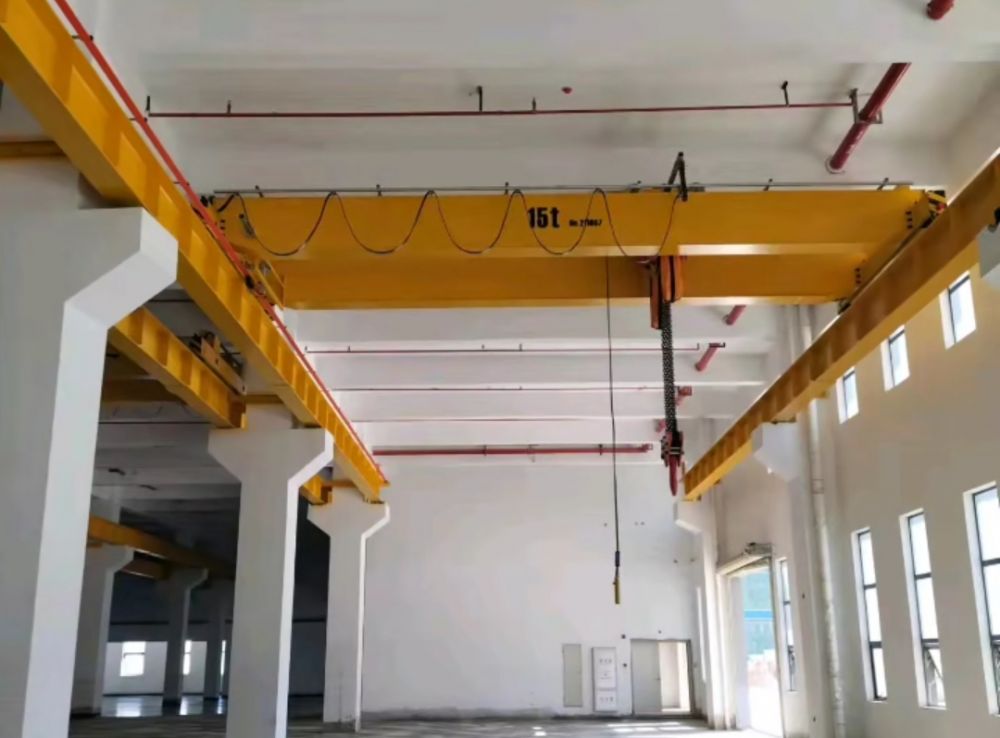 貴州凱里起重機(jī)、LH型電動(dòng)葫蘆雙梁橋式起重機(jī)