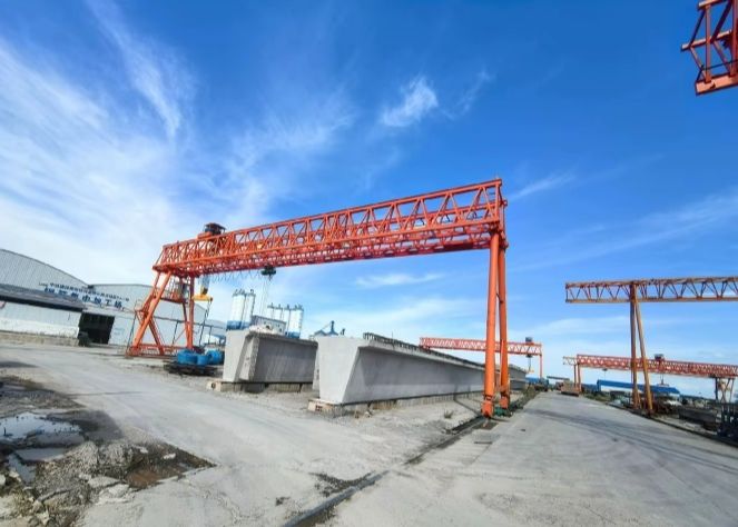 信陽龍門吊、制梁場門式起重機制造、出租租賃、安裝維修