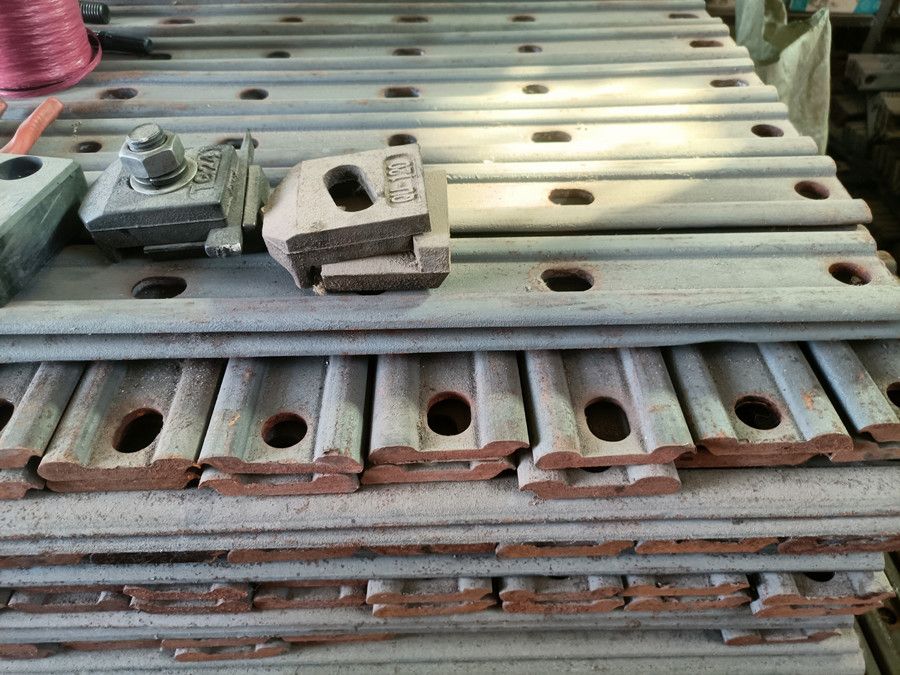 起重機(jī)軌道壓板、軌道夾板、軌道魚尾板批發(fā)
