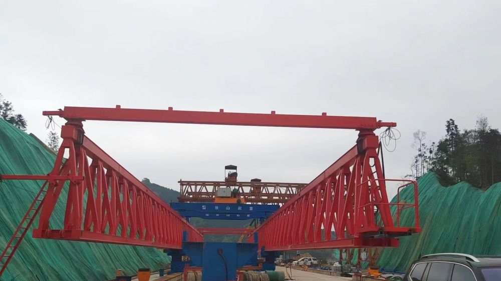 新疆路橋門機(jī)、工程起重機(jī)、提梁機(jī)、移梁機(jī)生產(chǎn)制造、租賃、鐵山起重