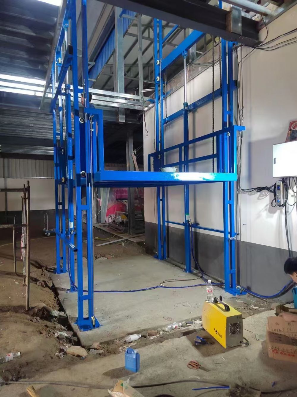 運(yùn)城升降平臺(tái)機(jī)械、鏈條導(dǎo)軌式液壓升降機(jī)、載貨平臺(tái)