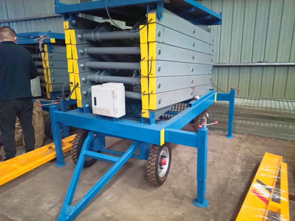 升降平臺(tái)、維修平臺(tái)、剪叉式四輪移動(dòng)維修升降平臺(tái)生產(chǎn)定制