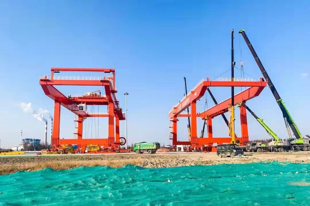 軌道式集裝箱門(mén)式起重機(jī) (2).jpg