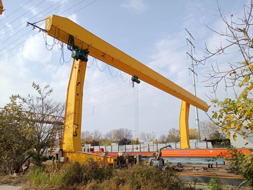 L型電動(dòng)葫蘆門式起重機(jī)