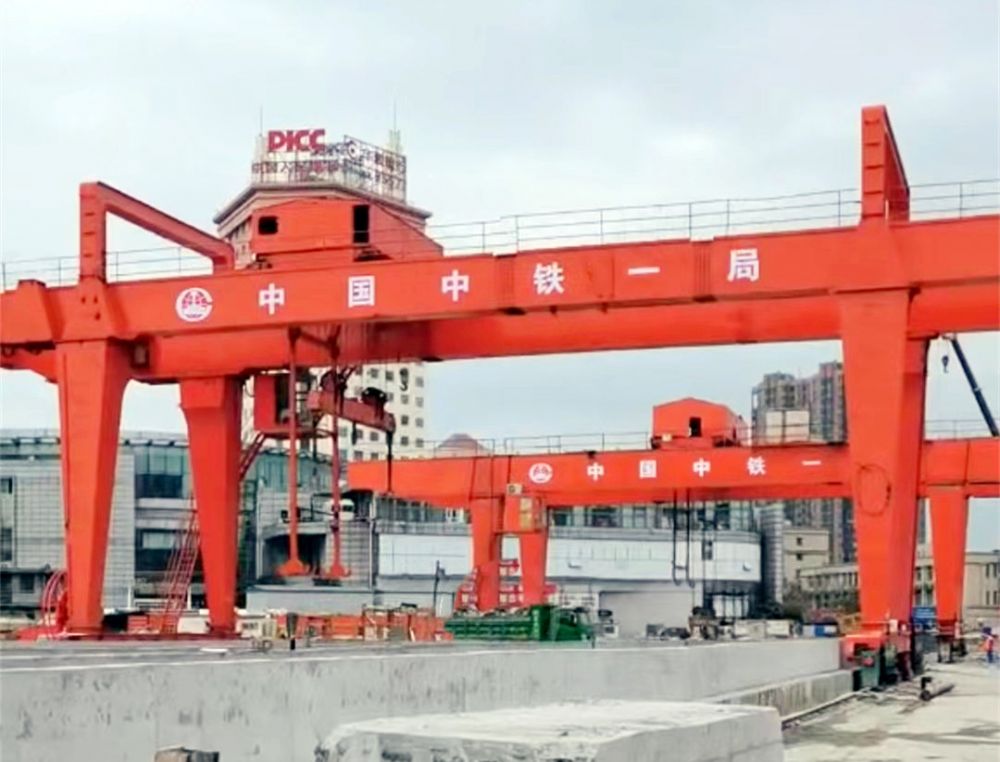 地鐵出渣機(jī)、地鐵站門(mén)式起重機(jī)、地鐵龍門(mén)吊廠家制造、安裝移裝維修